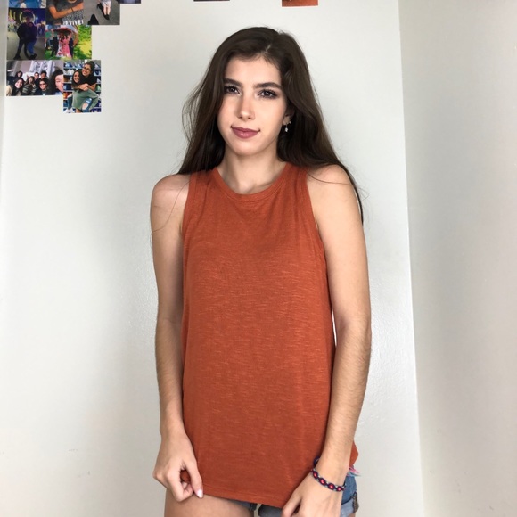 SOLD🛒 BURNT ORANGE SLEEVELESS TOP - Picture 2 of 4